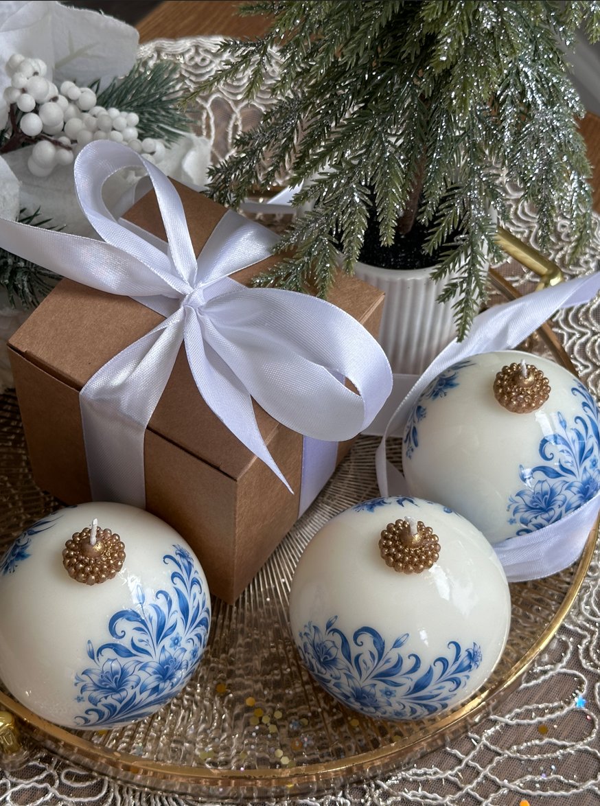 Vintage style candle in a gift box with a ribbon