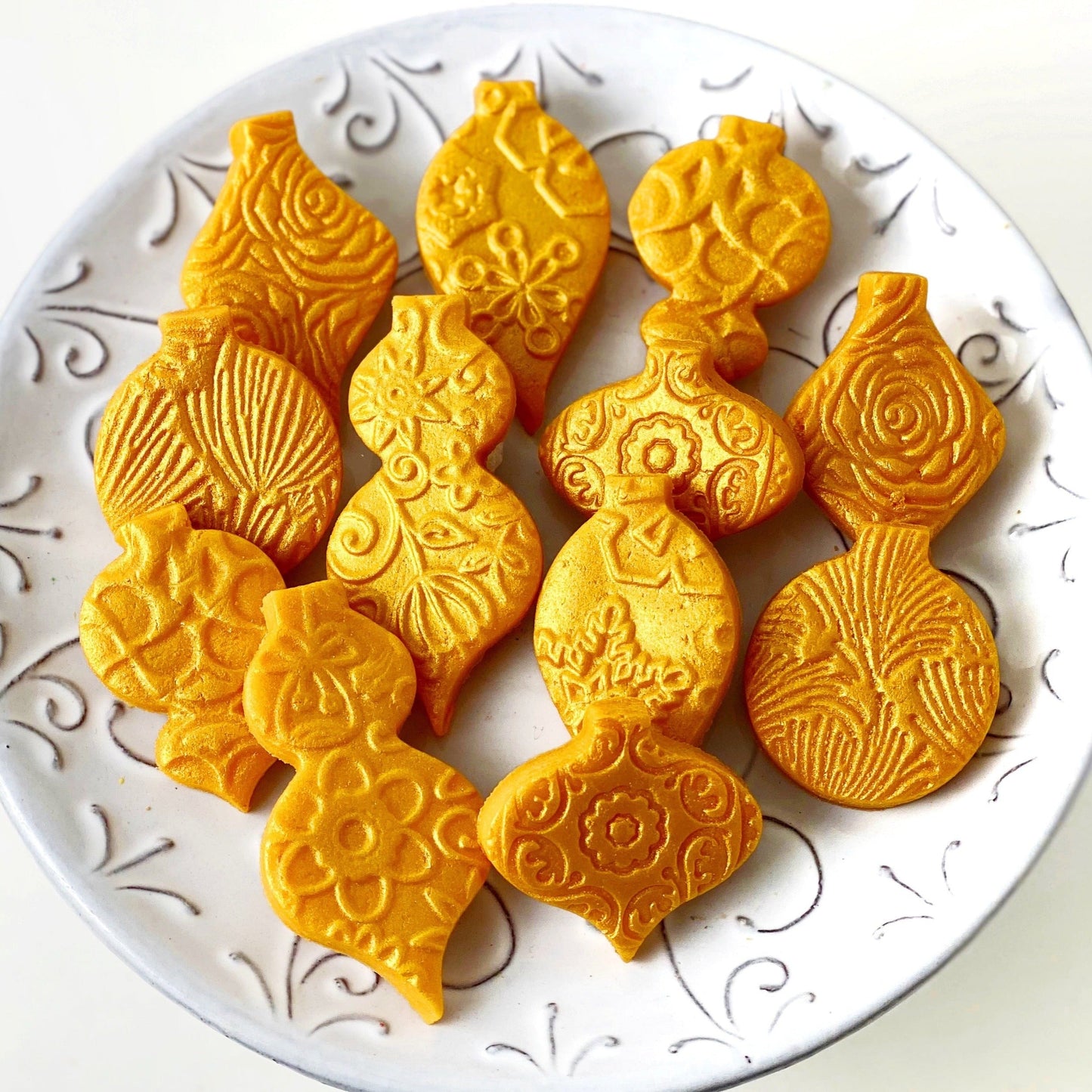 luxe gold christmas ornaments