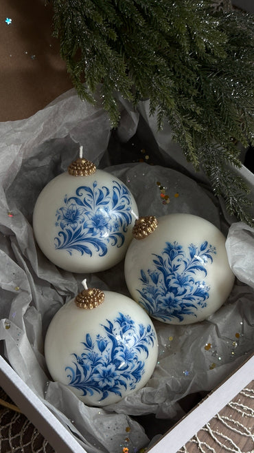 Vintage style candle in a gift box with a ribbon