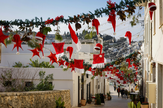 Best Christmas in July Markets, Festivals, & Holiday Activities in the U.S. 2026